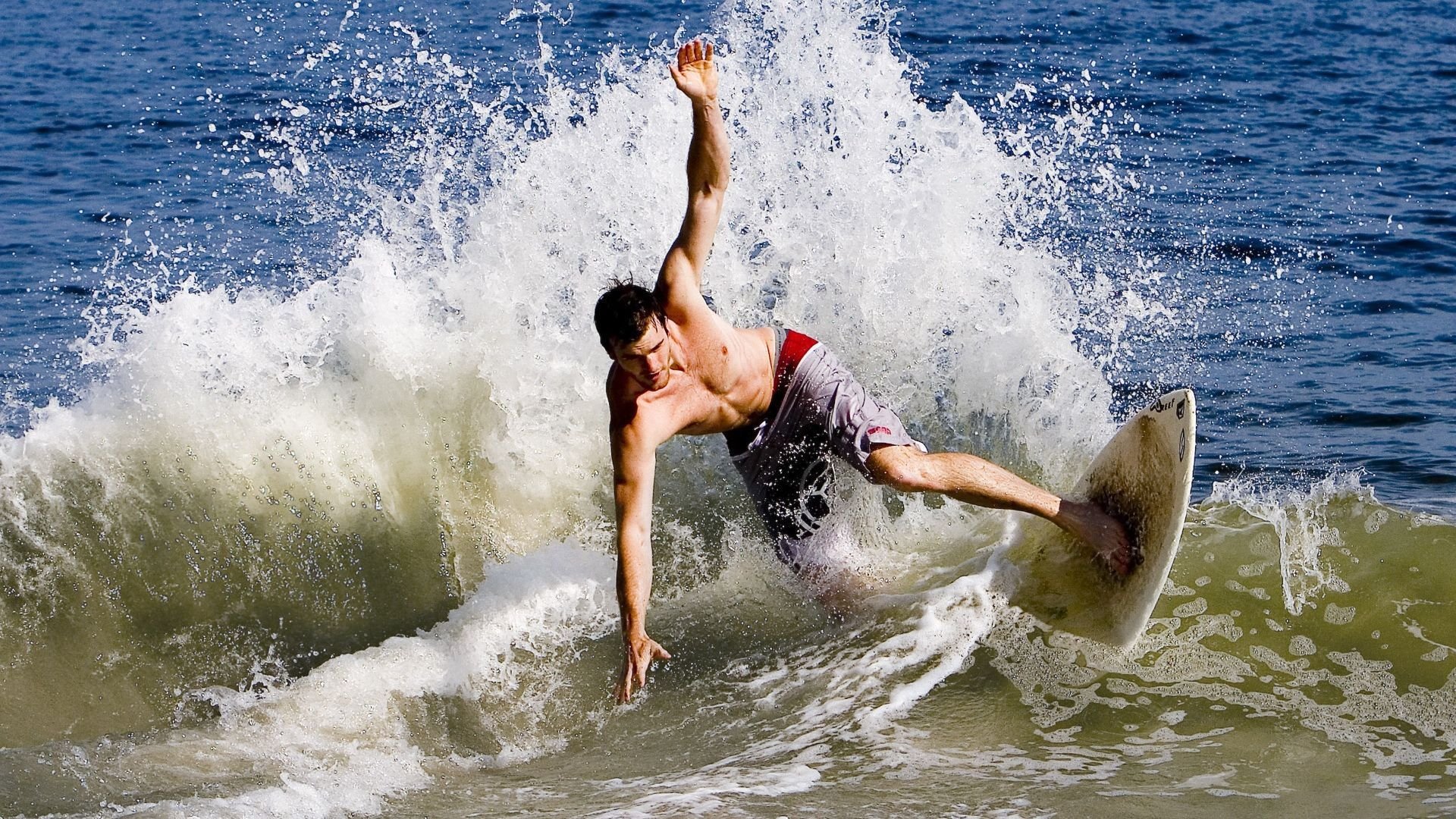 哈登连续十五场比赛得分超过比赛局势复杂，MAD不断突破！全场沸腾不已